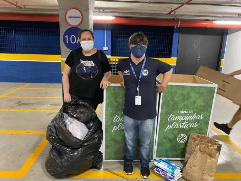 Thais do grupo de escoteiros piratinins